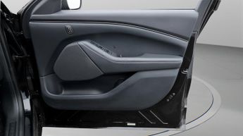 Ford Mustang Mach-E SELECT