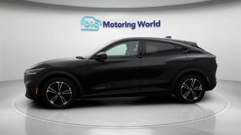 Ford Mustang Mach-E SELECT