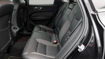 Volvo XC60 B5 R-DESIGN AWD