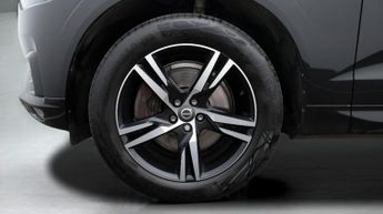 Volvo XC60 B5 R-DESIGN AWD