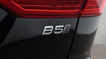 Volvo XC60 B5 R-DESIGN AWD