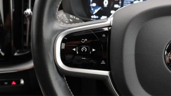 Volvo XC60 B5 R-DESIGN AWD