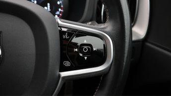 Volvo XC60 B5 R-DESIGN AWD