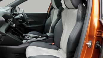 Peugeot E-2008 GT PREMIUM