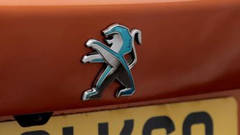 Peugeot E-2008 GT PREMIUM