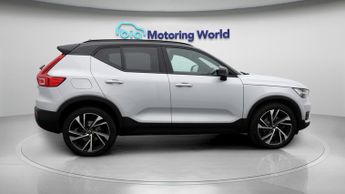 Volvo XC40 B4 R-DESIGN PRO
