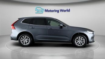 Volvo XC60 B5 MOMENTUM