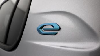 Peugeot E-208 GT