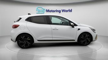 Renault Clio E-TECH ENGINEERED