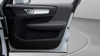 Volvo XC40 T3 MOMENTUM