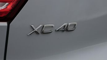 Volvo XC40 T3 MOMENTUM