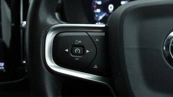 Volvo XC40 T3 MOMENTUM