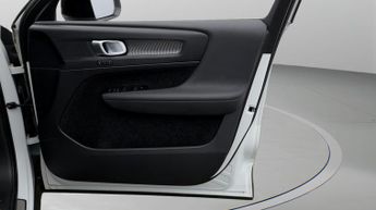 Volvo XC40 B4 R-DESIGN PRO