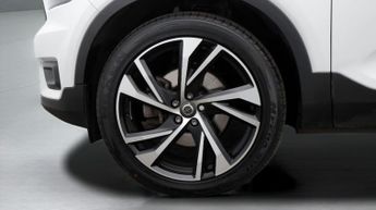 Volvo XC40 B4 R-DESIGN PRO