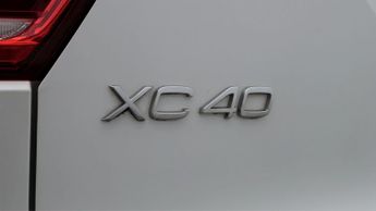 Volvo XC40 B4 R-DESIGN PRO