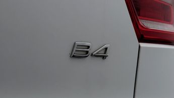 Volvo XC40 B4 R-DESIGN PRO