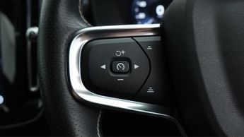 Volvo XC40 B4 R-DESIGN PRO