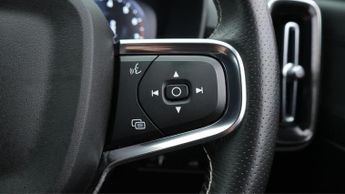 Volvo XC40 B4 R-DESIGN PRO