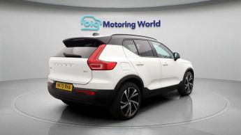 Volvo XC40 B4 R-DESIGN PRO