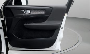 Volvo XC40 T4 R-DESIGN PRO AWD