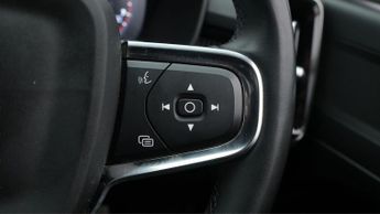 Volvo XC40 B4 R-DESIGN AWD