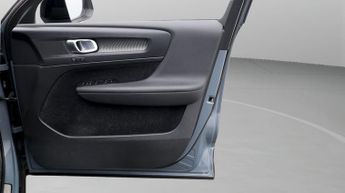 Volvo XC40 B4 R-DESIGN PRO