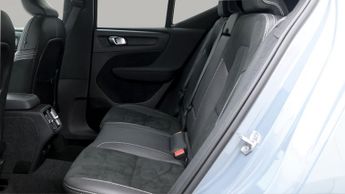 Volvo XC40 B4 R-DESIGN PRO
