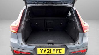 Volvo XC40 B4 R-DESIGN PRO