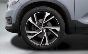 Volvo XC40 B4 R-DESIGN PRO