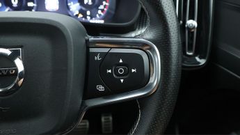 Volvo XC40 B4 R-DESIGN PRO