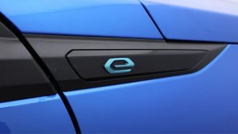 Peugeot E-2008 GT