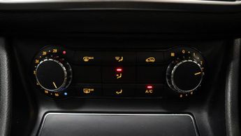 Mercedes-Benz GLA GLA 180 URBAN EDITION