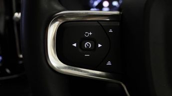 Volvo XC40 RECHARGE T4 R-DESIGN