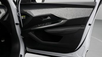 Peugeot E-3008 GT