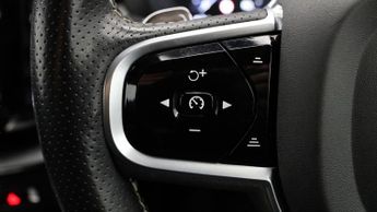Volvo XC60 T5 R-DESIGN PRO AWD