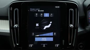Volvo XC40 T3 MOMENTUM