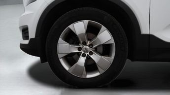 Volvo XC40 T3 MOMENTUM