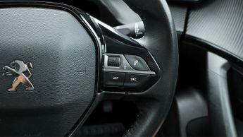 Peugeot E-2008 ALLURE PREMIUM