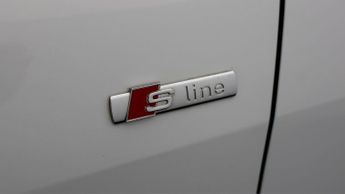 Audi Q4 e-tron S LINE