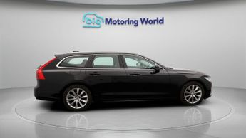 Volvo V90 T4 MOMENTUM PLUS