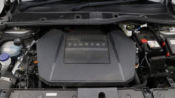 Peugeot E-208 GT