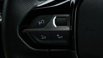 Peugeot E-208 GT