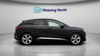 Audi Q4 e-tron S LINE