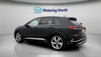 Audi Q4 e-tron S LINE