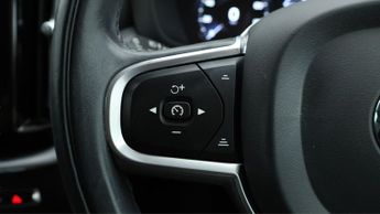 Volvo XC60 B5 MOMENTUM AWD