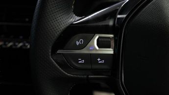 Peugeot E-2008 GT PREMIUM