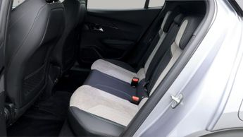 Peugeot E-2008 GT PREMIUM