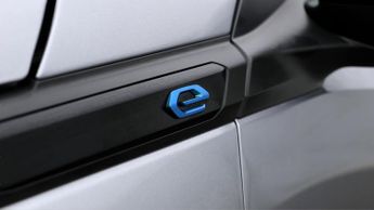 Peugeot E-2008 GT PREMIUM