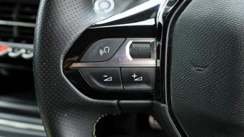 Peugeot E-2008 GT PREMIUM