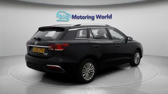 MG MG5 EXCLUSIVE